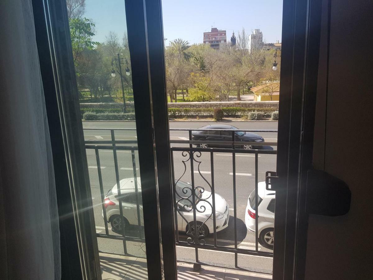 Domus Valencia Apartamentos Centro Frente A Torres De Serrano Exteriör bild