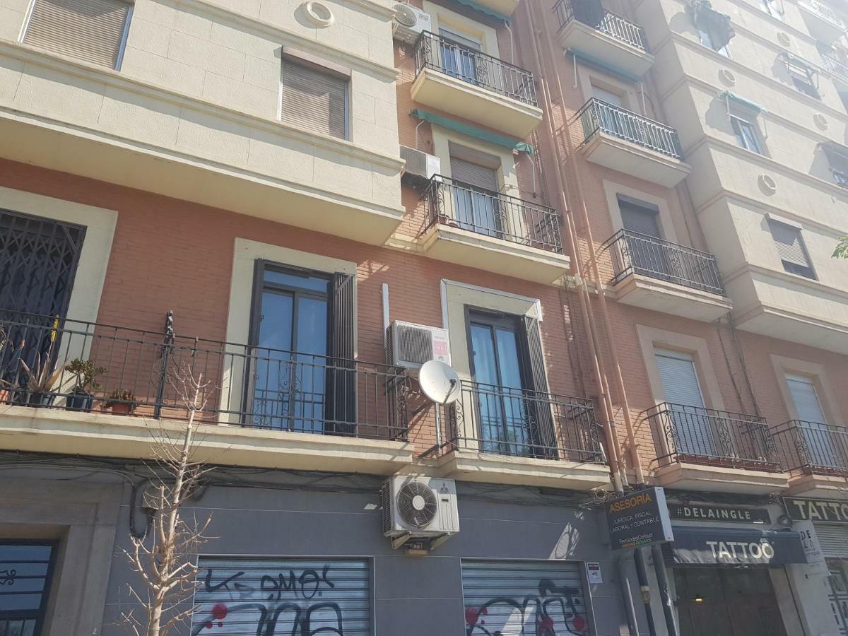 Domus Valencia Apartamentos Centro Frente A Torres De Serrano Exteriör bild